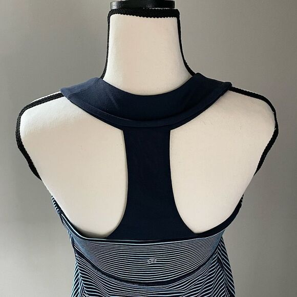 Lululemon Dark and Light Blue Halter/Racerback Athletic Tank-Top. Fits Like an 8 - Picture 4 of 6